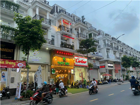 thuy-moc-khong-gian-quan-11